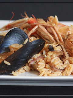 Una foto de Arroz con cigalas y sepia