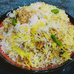 A picture of Chicken biryani.