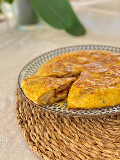 Una foto de Tortilla de patatas en airfryer y sartén