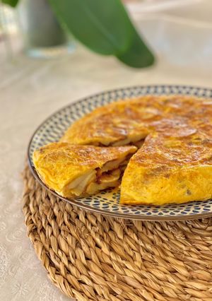 A picture of Spanish Potato Omelette (Tortilla de Patatas) in Air Fryer and Skillet.