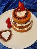 Naked cake al latte fragole e cioccolato