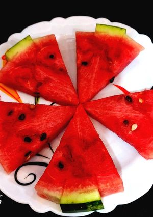 عکسی از دستور برش هندوانه