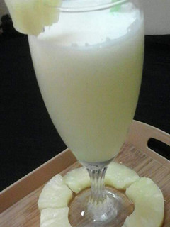 A picture of Pineapple Blast Mocktail.