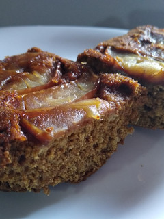Una foto de Budín invertido de manzana, sin huevo, sin azúcar(opción vegana)
