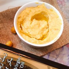 A picture of Hummus.