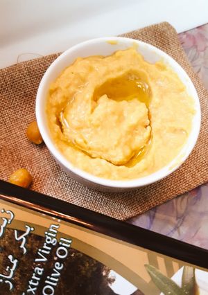 A picture of Hummus.