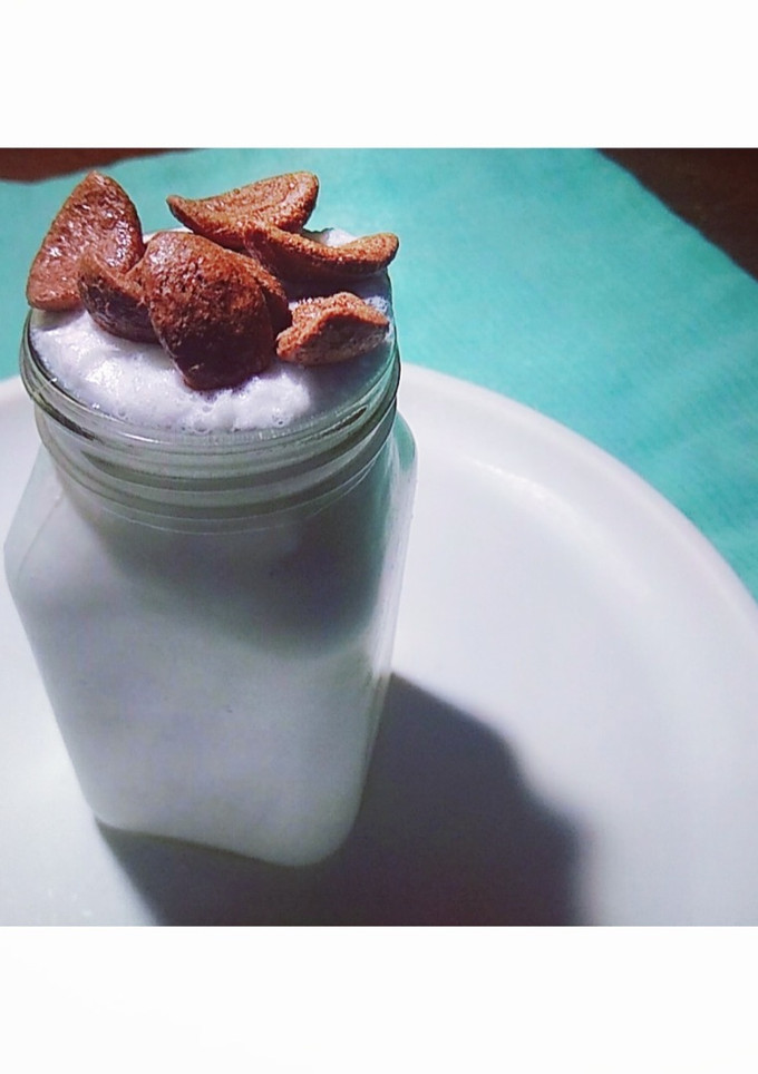 தேங்காய் வெண்ணிலா மில்க் ஷேக் (Thenkai vannila milkshake recipe in tamil) செய்முறை முக்கிய புகைப்படம்
