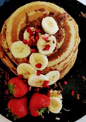 A picture of Banana chocolate pancake.