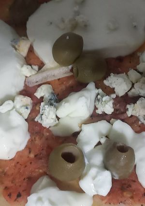 Una foto de Pizza con harina leudante algo económico