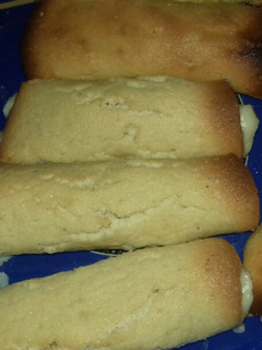 Una foto de Enrolladitos con crema pastelera 🍥 facilito