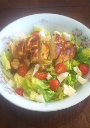 Una foto de Ensalada con pollo