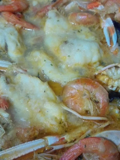Una foto de Callos de mar con rape y marisco