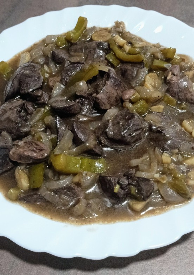Una foto de Higaditos encebollados con pimientos