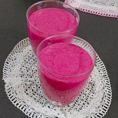 A picture of Dragon Fruit Smoothie – Quick & Creamy Tropical Drink.