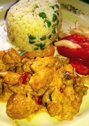 Una foto de Filete de pollo a la crema acompaño de arroz