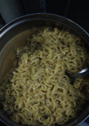 A picture of 2 min maggi.