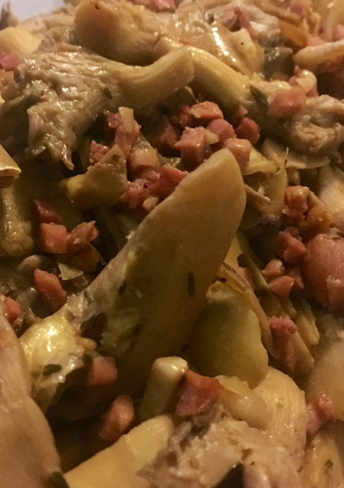 Una foto de Corazones de alcachofas con setas y jamón