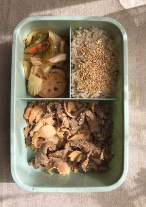 Hình của món #Eatclean: Cơm hộp bò xào củ hủ dừa.