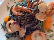 Una foto di spaghetti allo scoglio