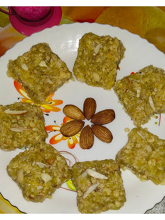 लौकी की मिठाई (Lauki ki meethai recipe in Hindi) रेसिपी मुख्य फोटो