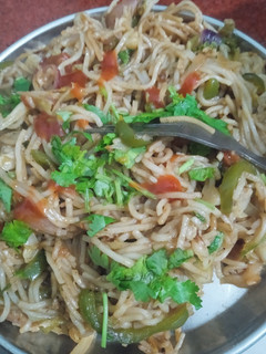 वेज चाउमीन (Veg Chowmein recipe in hindi) रेसिपी मुख्य फोटो