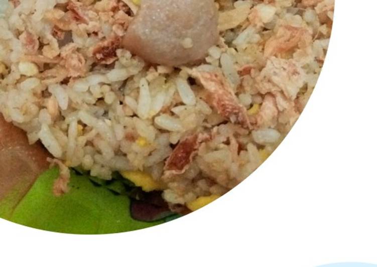 Bagaimana Menyiapkan Nasi goreng telur bakso bumbu rendang Anti Gagal