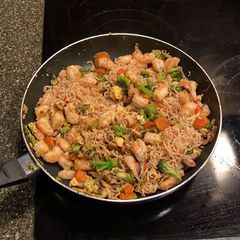 A picture of Shrimp ramen stir fry.