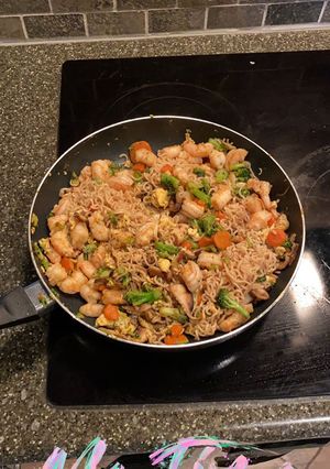 A picture of Shrimp ramen stir fry.