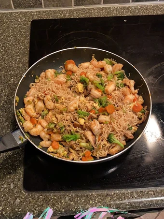 Easy Steps to Make Recipes Shrimp ramen stir fry the So Delicious Tasty.