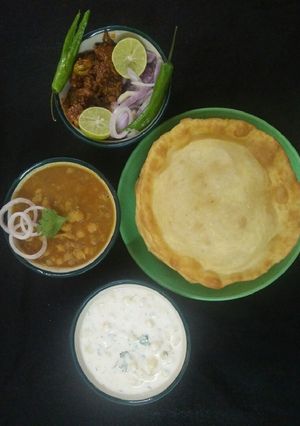 A picture of Chole Bhature.