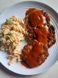 Tortitas de pollo con salsa roja
