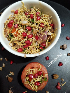स्प्राऊट चाट (sprouts chat recipe in marathi) रेसिपी चे मुख्य फोटो