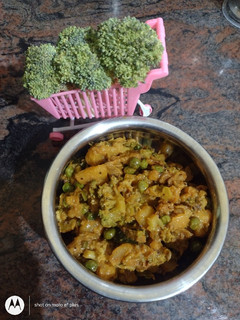 ப்ரோக்கலி 🥦பட்டாணி உருளை 🥔 மசாலா வறுவல் 🍲(peas broccoli masala recipe in tamil) செய்முறை முக்கிய புகைப்படம்
