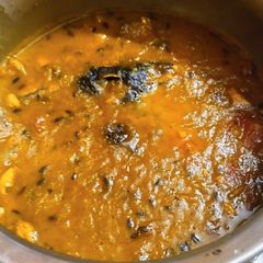 A picture of Red lentil with rohu fish head.