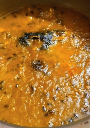 A picture of Red lentil with rohu fish head.