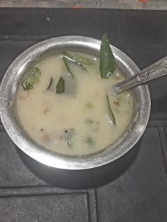 ગુજરાતી કઢી (Gujarati Kadhi Recipe in Gujarati) રેસીપી મુખ્ય ફોટો