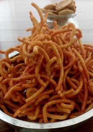 A picture of Chatpati masaledar sev.