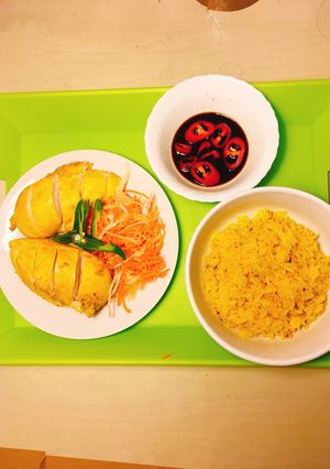 Hình của món Cơm gà Hội An cách điệu.