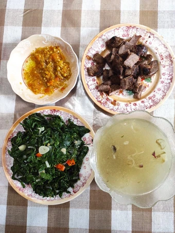 Langkah Mudah untuk Menyiapkan Resep Se’i Sapi (Sambal bawang, oseng daun singkong, sup) Rumahan Sederhana Mudah dan Praktis yang Sempurna