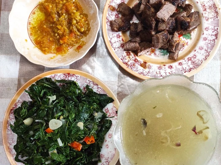 Langkah Mudah untuk Menyiapkan Resep Se’i Sapi (Sambal bawang, oseng daun singkong, sup) Rumahan Sederhana Mudah dan Praktis yang Sempurna