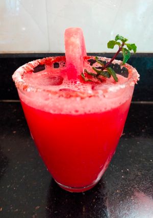 कलिंगड ज्यूस (kalingad juice recipe in marathi) रेसिपी चे मुख्य फोटो 