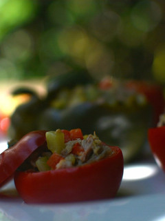 Una foto de Pimientos cherry rellenos con guiso de vegetales y atún