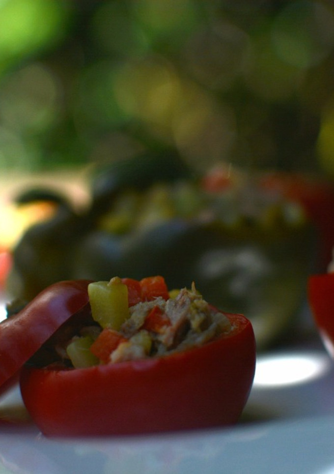 Una foto de Pimientos cherry rellenos con guiso de vegetales y atún