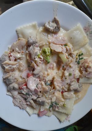 Una foto de Ravioles de Ricotta con tuco a la crema