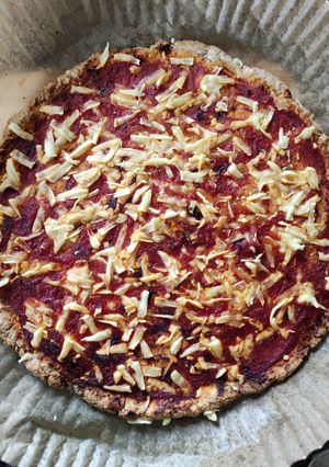 Szénhidrátszegény pizza sütőporral (tojás nélkül) recept fotója