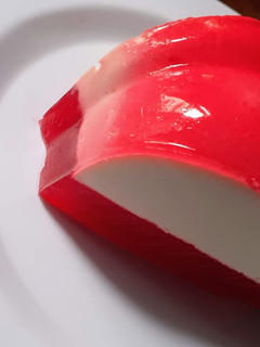 Una foto de Gelatina de Frutilla Rellena de Vainilla o Flotatina, Gelatina F