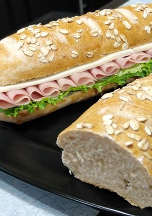 Una foto de Pan rústico natural(baguette)