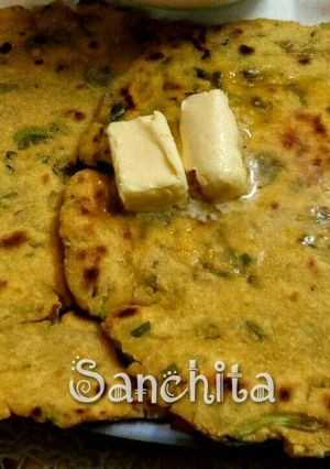 A picture of Makki Bathua Parantha.