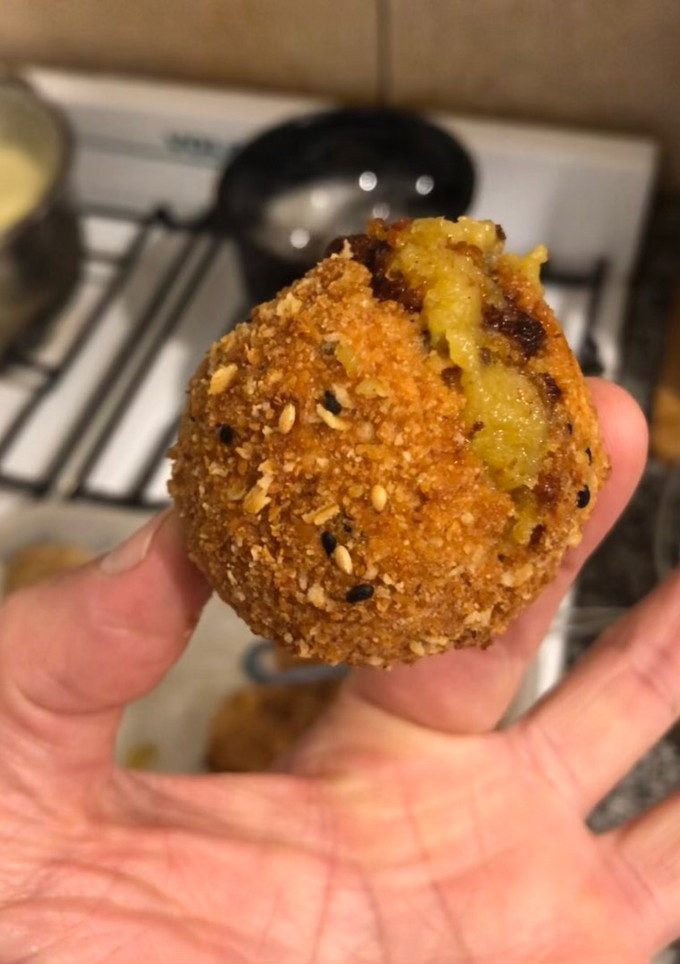 Una foto de Bombas de batata/jengibre/azúcar negro/mostaza