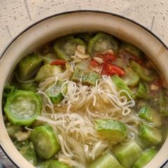 A picture of Rice Vermicelli and Chinese Okra Soup.